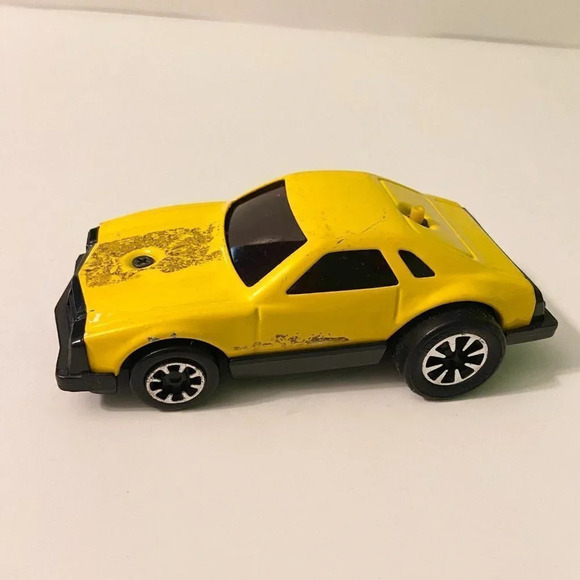 Vintage  Tonka Clutch Poppers Chevrolet Laguna 5 Inch Yellow Car - Picture 11 of 11